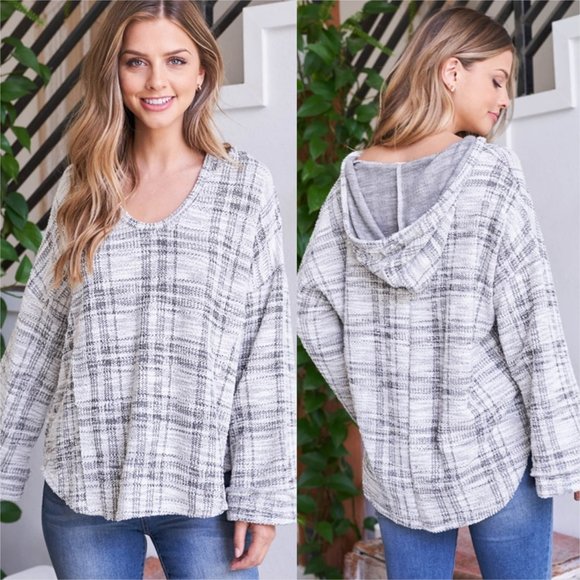 MODA ME COUTURE Tops - COMFY BLACK WHITE HOODIE TOP